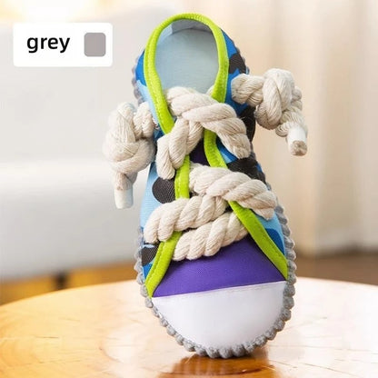 Squeaky slipper with sturdy cotton rope – dental care & fun for dogs